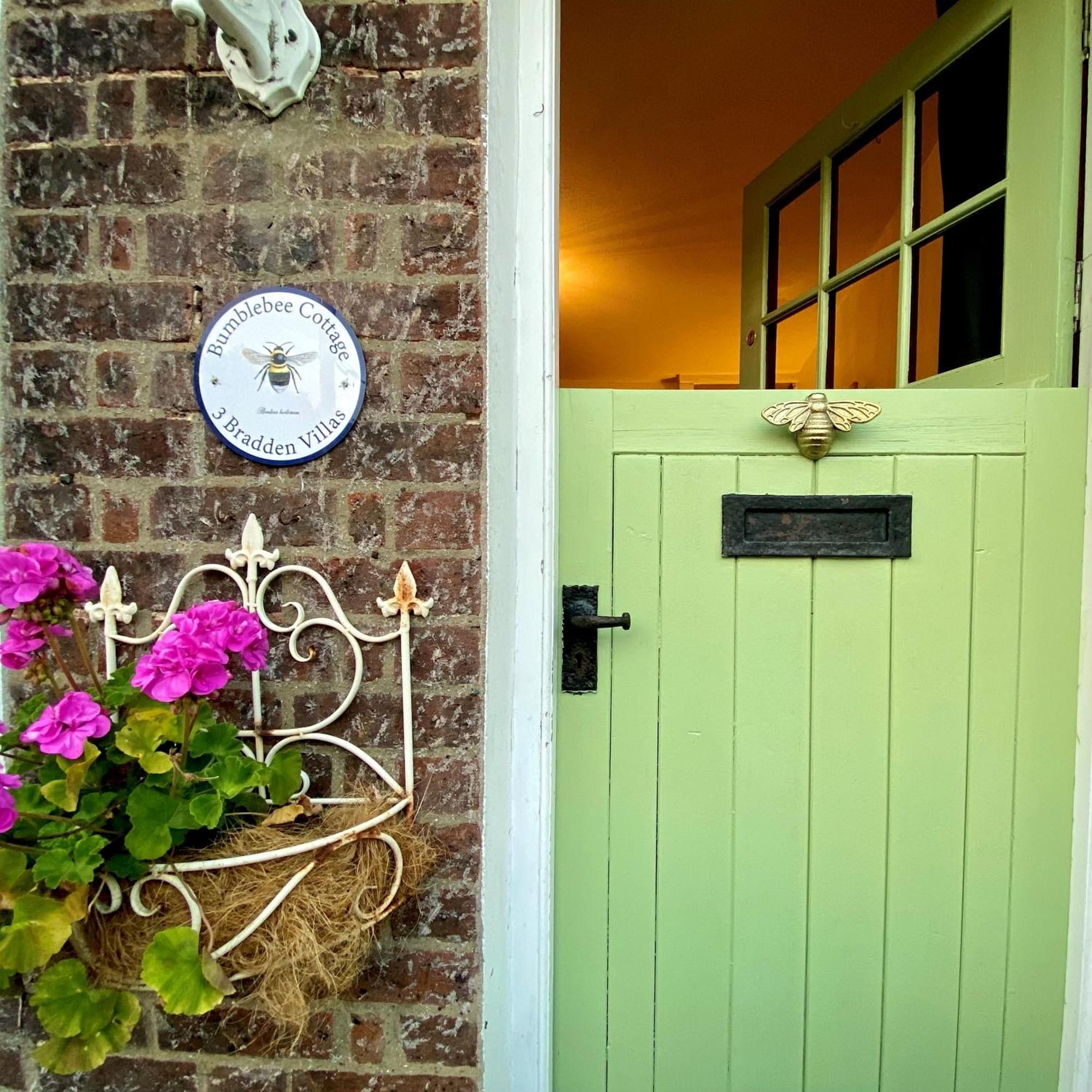 Bumblebee Cottage - Cosy Cottage In Area Of Outstanding Natural Beauty Hemel Hempstead Bagian luar foto